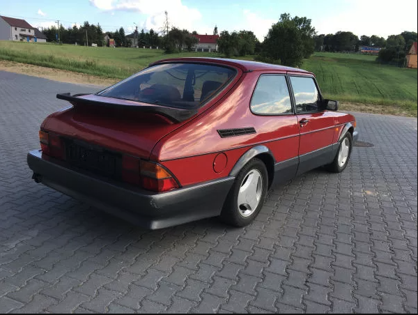 Saab 900